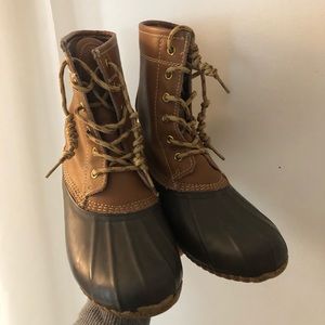 KHOMBU DUCK BOOTS